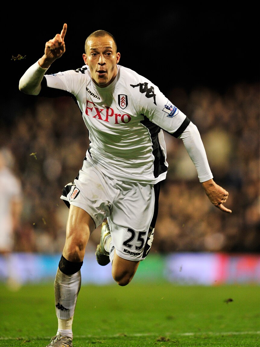 Bobby Zamora turned the tables on Arsenal as Fulham scored twice in the last five minutes at Craven Cottage.