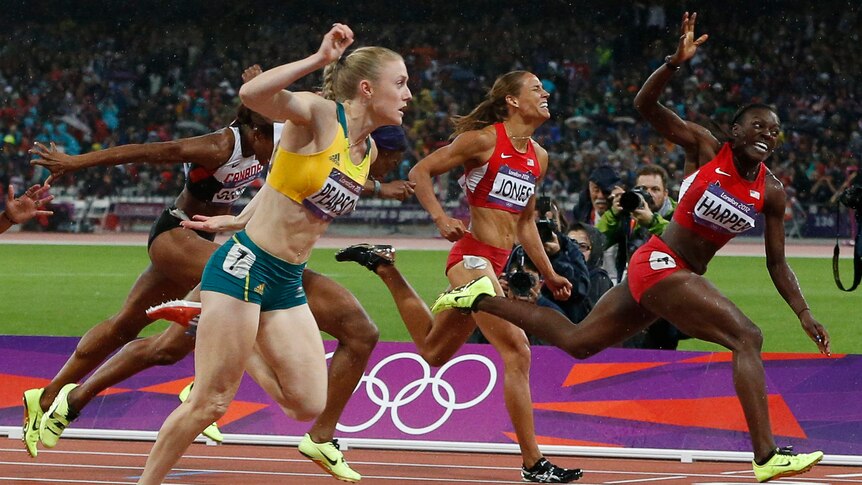 Sally Pearson and Dawn Harper (R) throw themselves at the line in the 100m hurdles final.