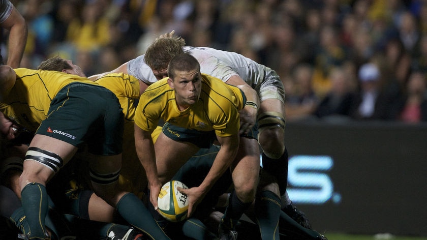 Burgess feeds the Wallabies' backs