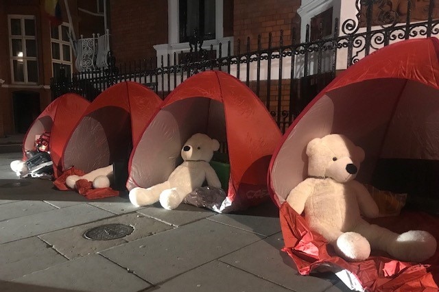 Tents containing teddy bears were set up by Assange supporters as a protest.