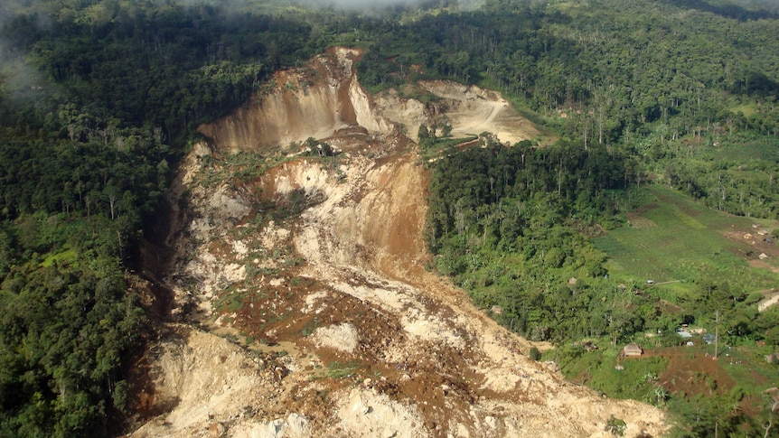 Landslide buries homes in PNG