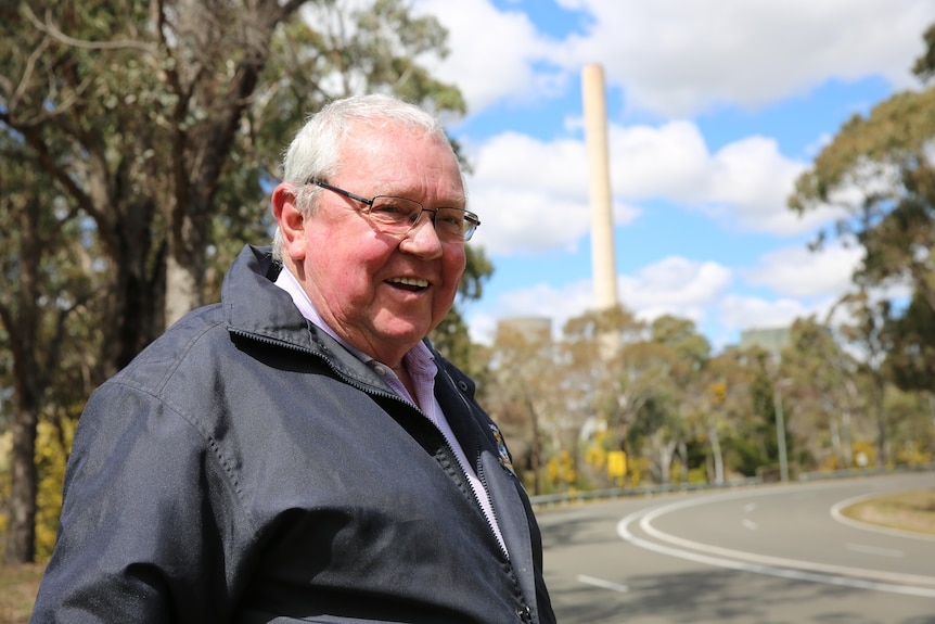 Lithgow Mayor Ray Thompson stands outside Mt Piper power station 