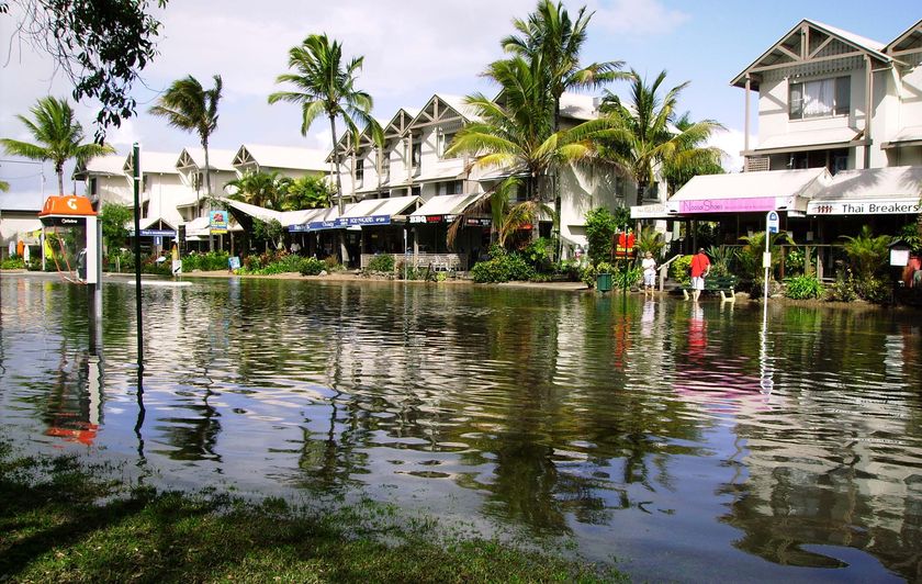 Sunshine Coast cleans up after floods - ABC News