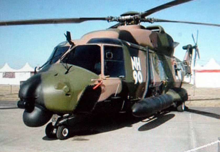 Defence grounds new chopper fleet - ABC News