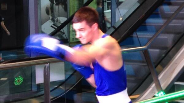 Australian Commonwealth Games boxers will wear blue when competing in Glasgow in 2014