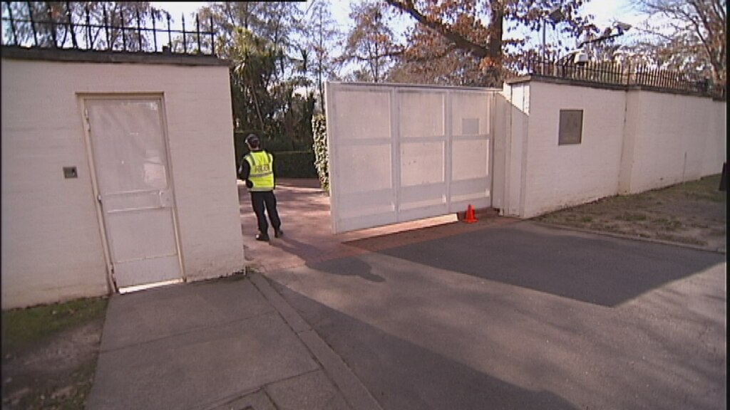 Canberra security guards demand more pay - ABC News