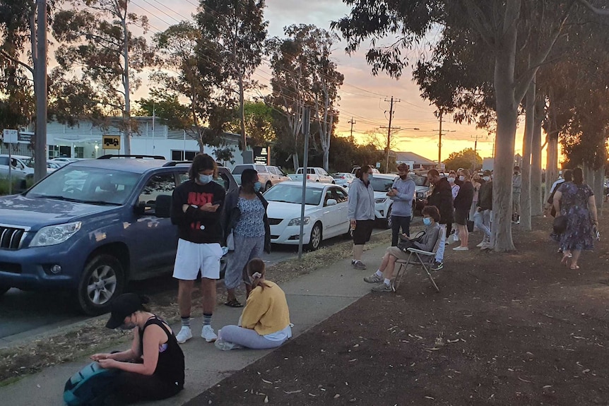 A photo of people lining up early to be testd for coronavirus in Shepparton.