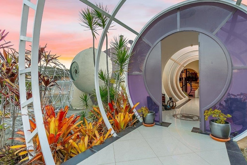 A walkway of the bubble house.