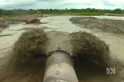 OK Tedi mine pipe spewing waste into Papua New Guinea river