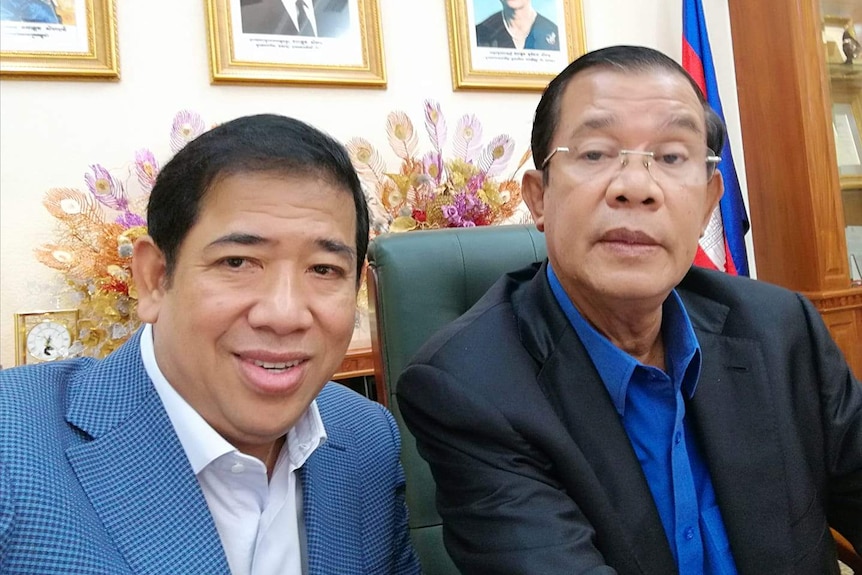 Kong Vibol taking a selfie with Cambodian Prime Minister Hun Sen.