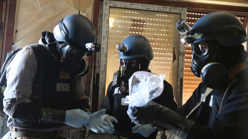 UN chemical weapons experts hold samples in Syria, August 29 2013