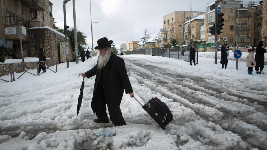 Snow cripples Jerusalem, Israel