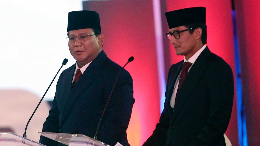 Indonesian presidential candidate Prabowo Subianto delivers his speech from behind a podium.
