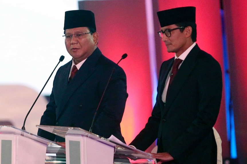 Indonesian presidential candidate Prabowo Subianto delivers his speech from behind a podium.