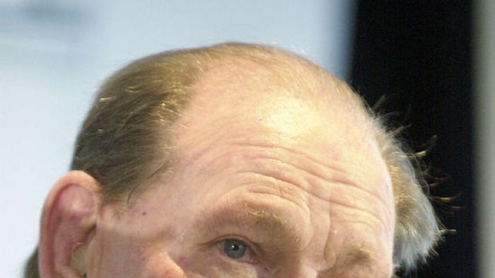 The late Kerry Packer at a press conference in 2002.