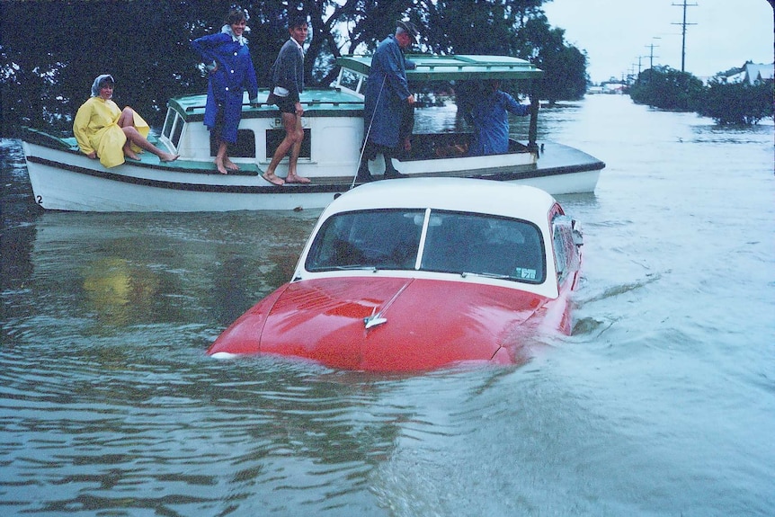 A flooded car at Dunbogan - historical