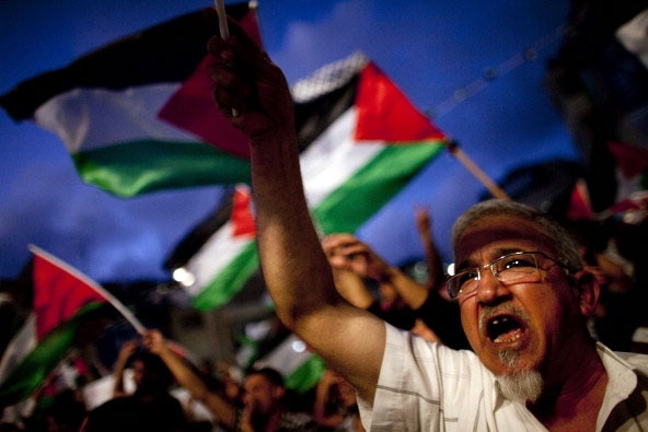 Palestinians watch Mahmoud Abbas's UN address. (Getty Images: Uriel Sinai)