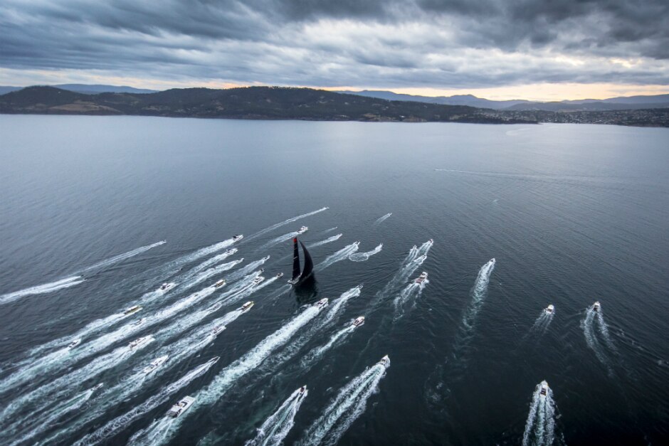 Comanche heads up the River Derwent 2015