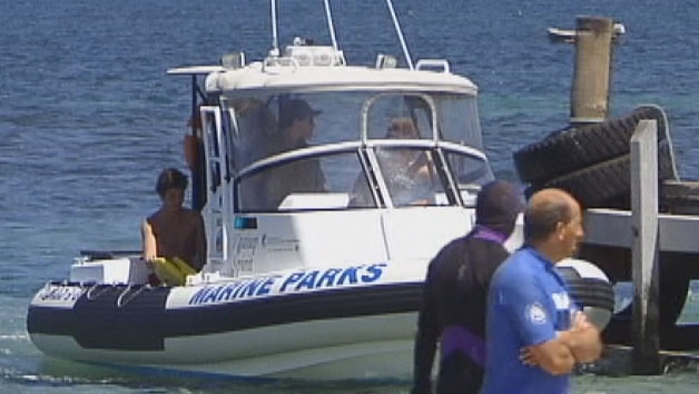 Marine parks boat pulls up to Penguin Island crossing jetty