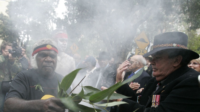 Smoking ceremony on Aboriginal war veterans