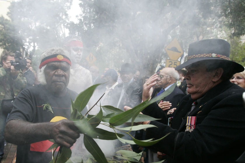 Smoking ceremony on Aboriginal war veterans