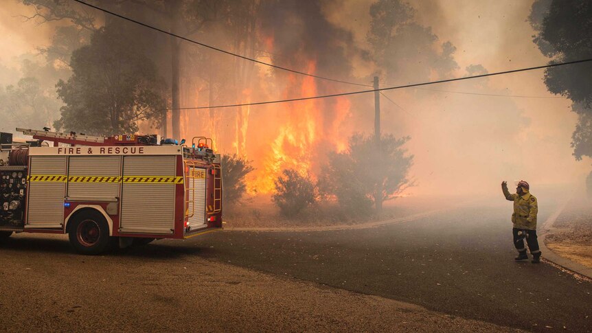 Firefighters tackle the Perth Hills blaze