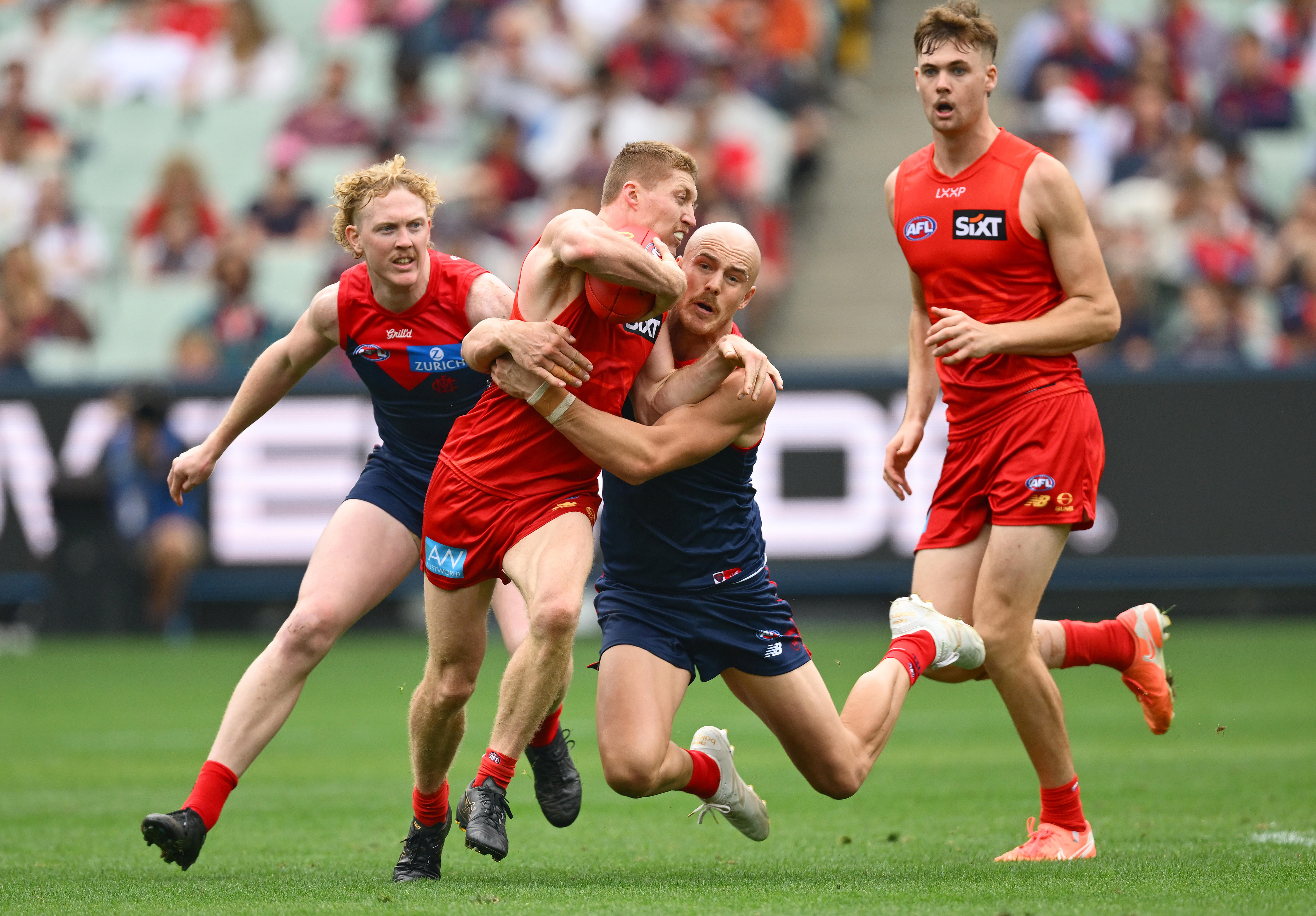 Live: Rowell returns as unbeaten Suns take on Demons