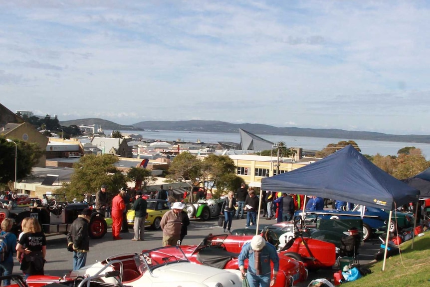 Crowds gather for the Albany Classic.