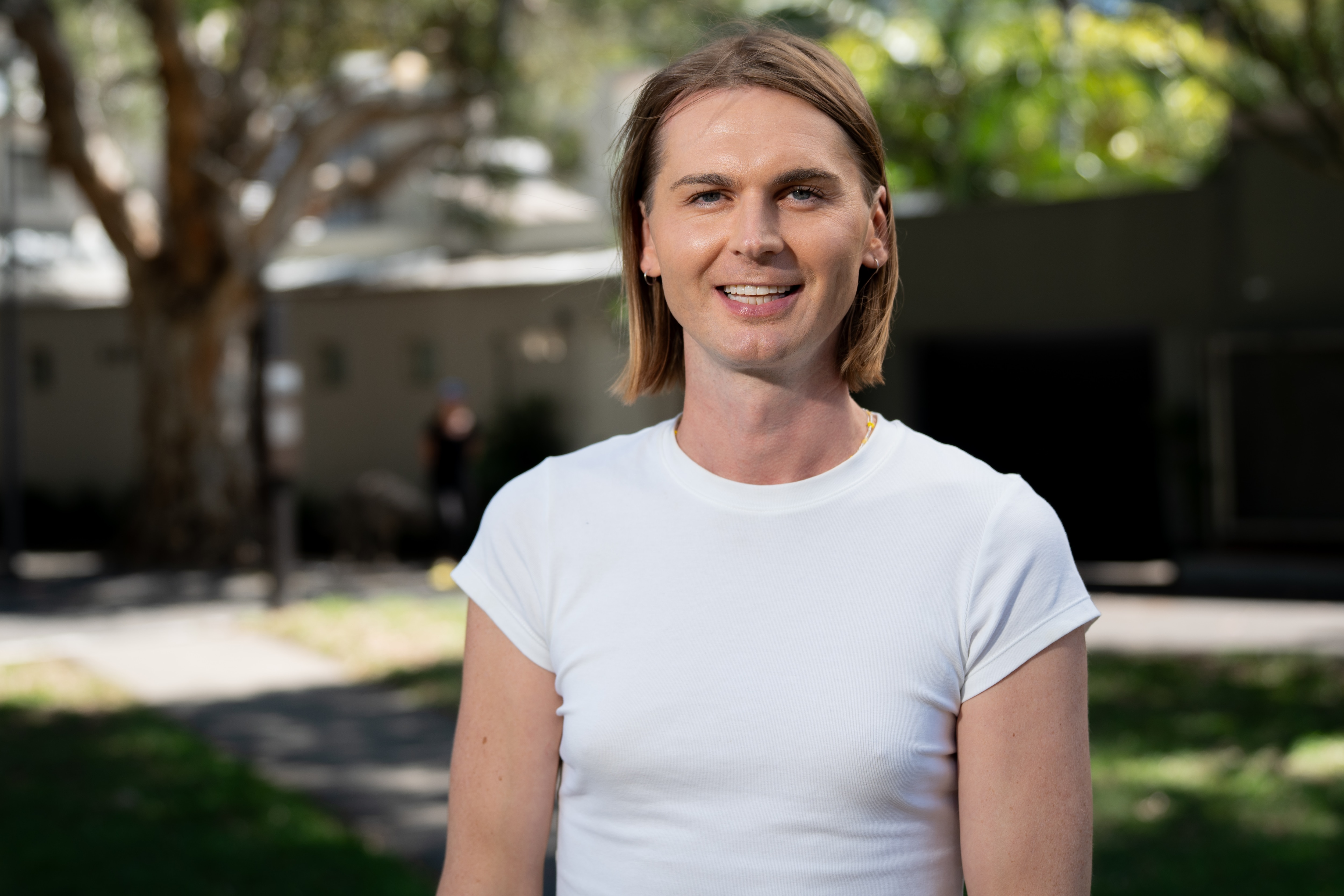 Olly Arkins em top branco