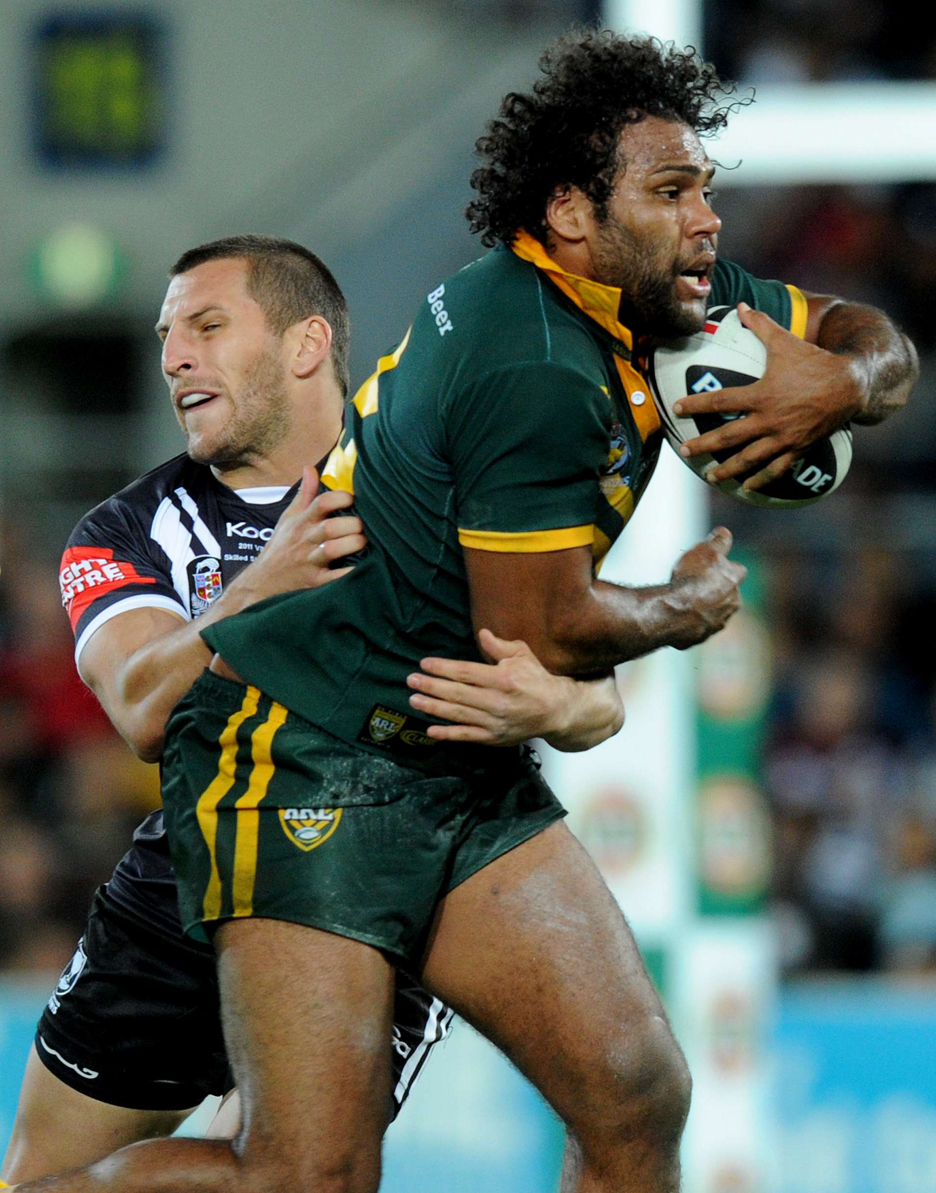 Sam Thaiday announces retirement in make-up and bald cap at retirement ...
