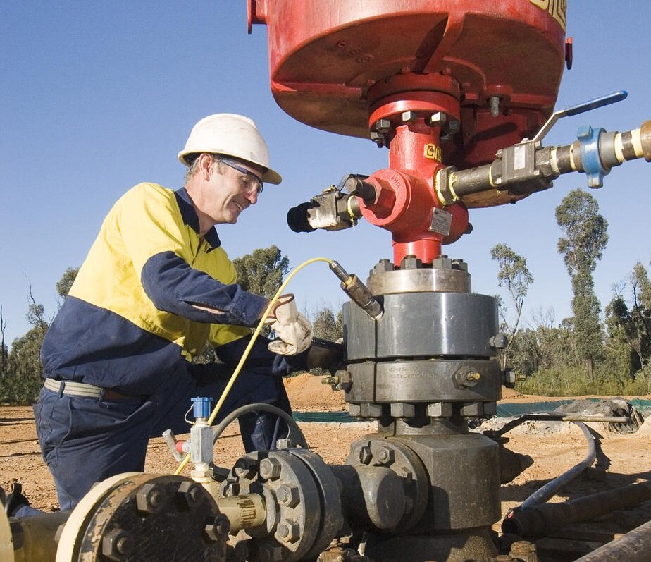 A miner works on a coal seam gas bore hole near Narrabri.