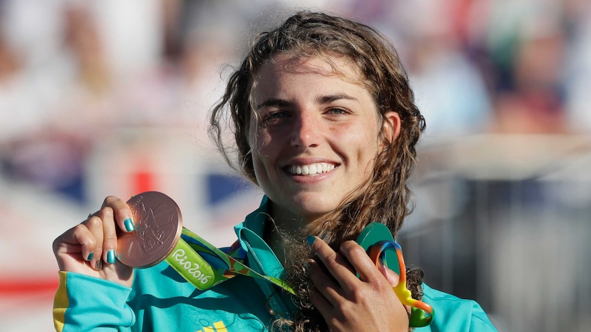 Jessica Fox holds her bronze medal in Rio