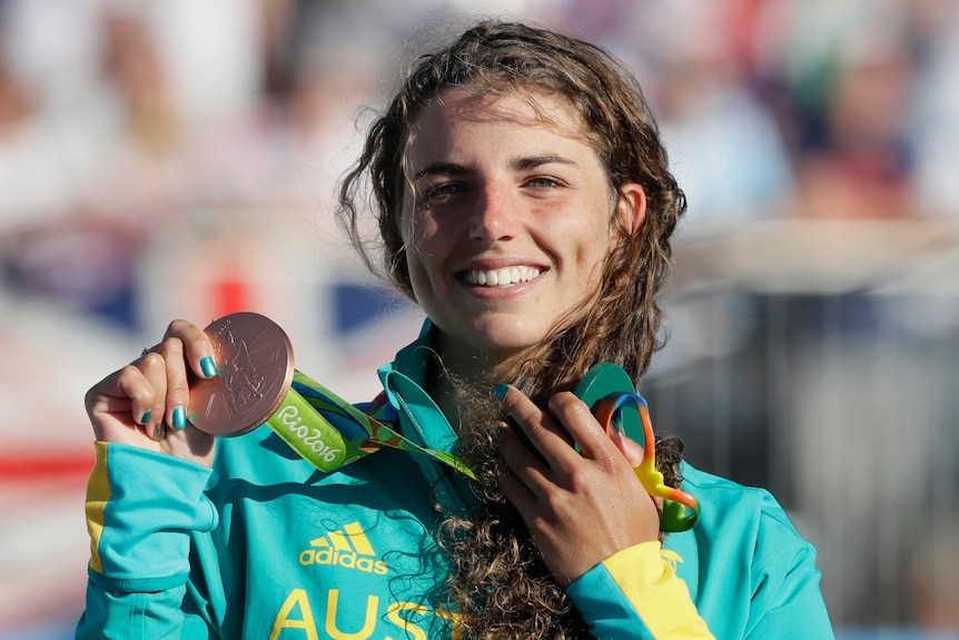 Jessica Fox holds her bronze medal in Rio