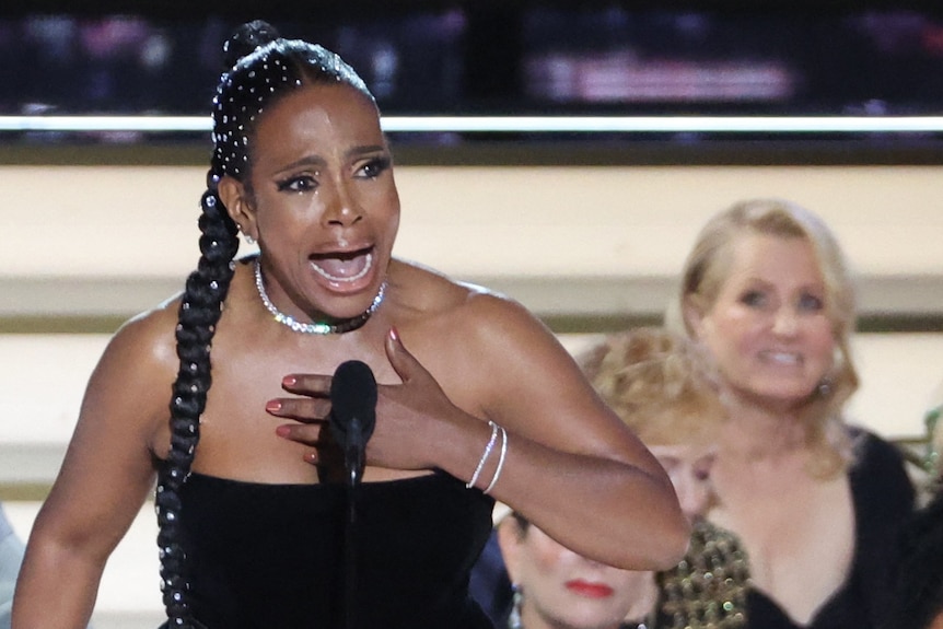 Emmy awards best moments: Actor Sheryl Lee Ralph, pop star Lizzo give  inspiring speeches as Jennifer Coolidge is awkwardly played off - ABC News