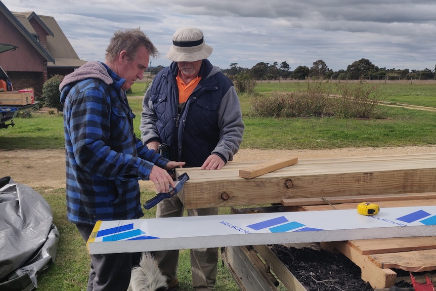 Tiny house build with Rio Davis and family