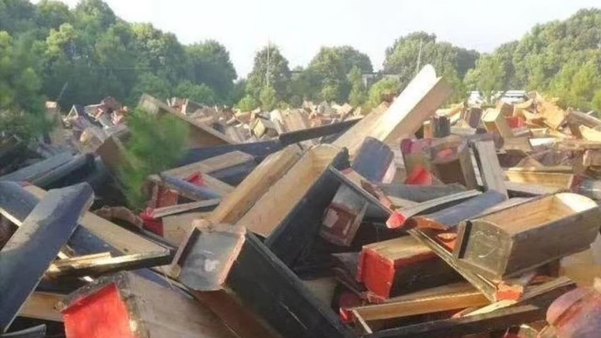 Coffins confiscated in Jiangxi province