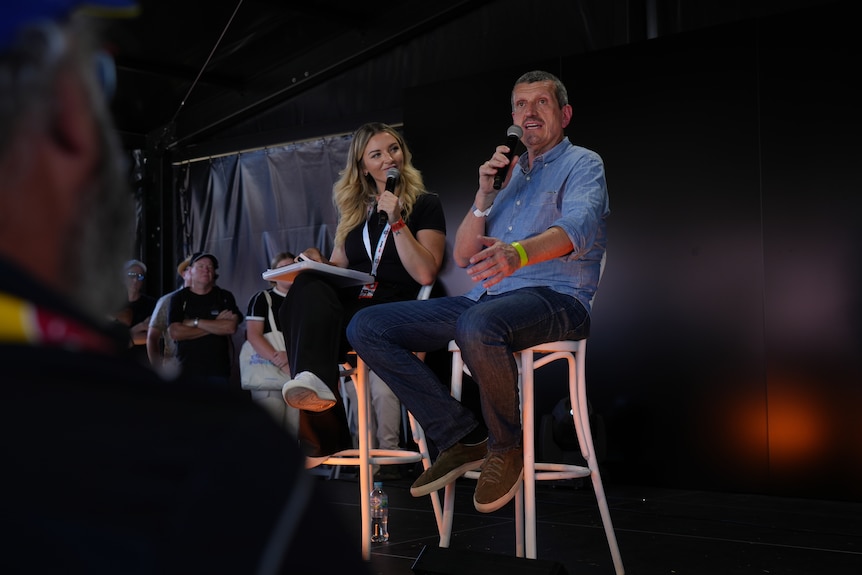 Guenther Steiner speaking to a crowd at Adelaide Motorsport Festival.