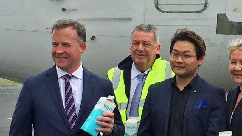 Tasmanian Premier Will Hodgman and Chinese businessman Sean Shwe