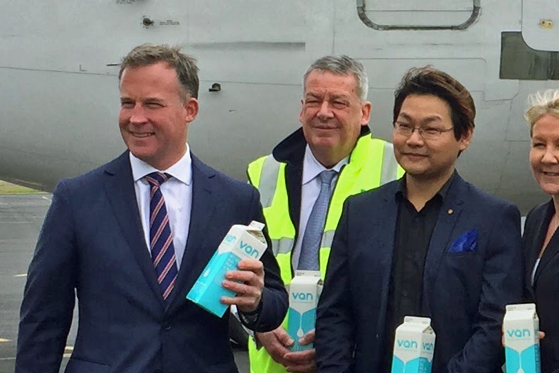 Tasmanian Premier Will Hodgman and Chinese businessman Sean Shwe