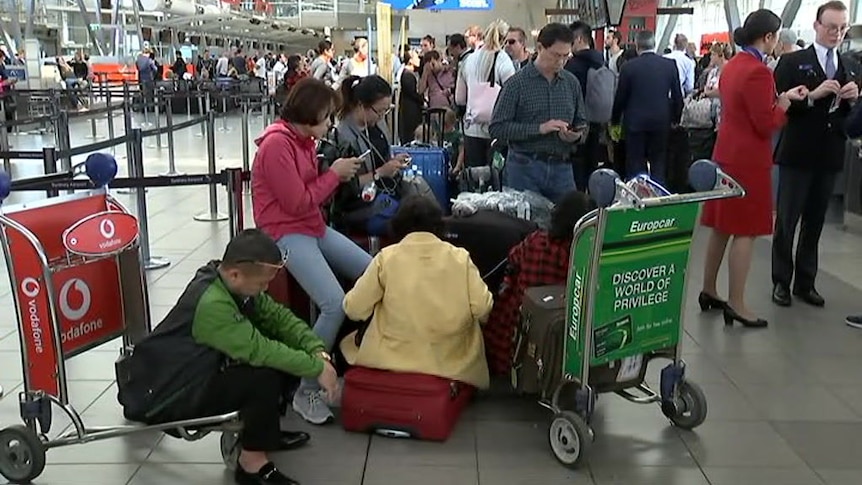 Thousands stranded at Sydney Airport