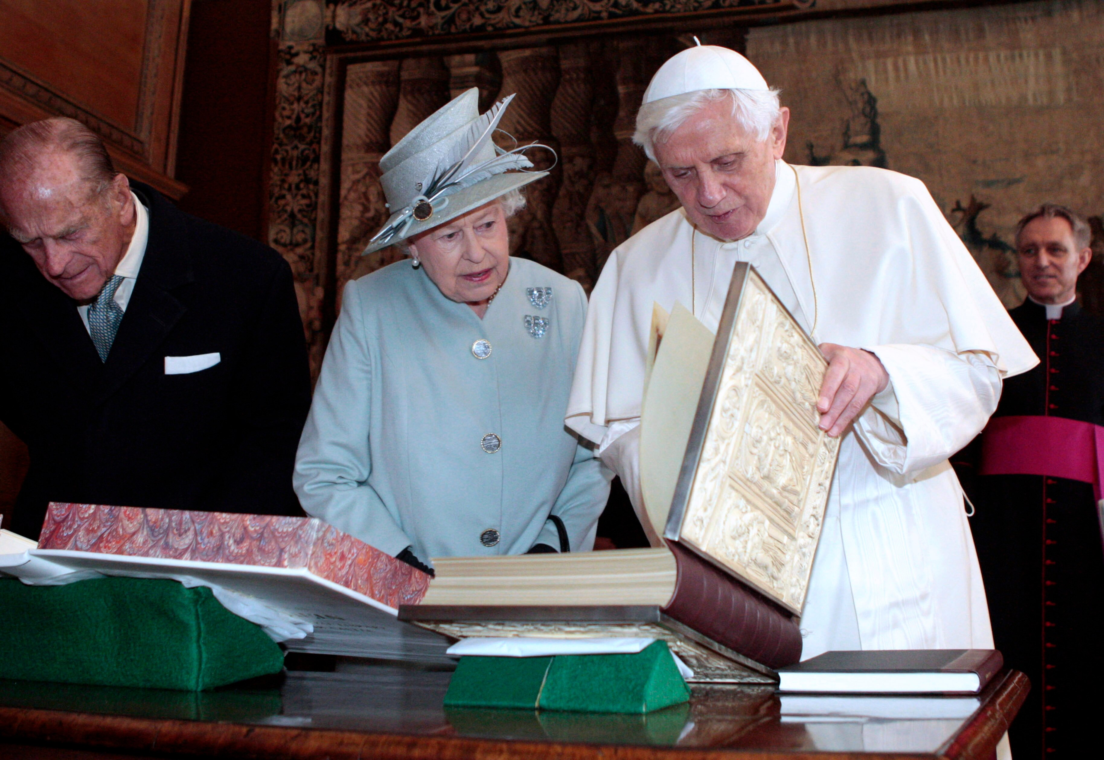 How the Queen tried to overcome a division with the Catholic Church