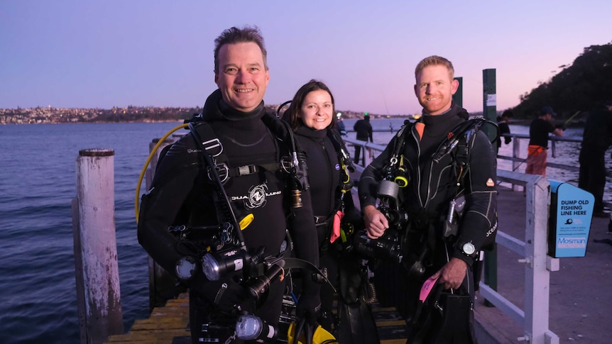 Underwater Research Group president John Turnbull (left) and fellow volunteers at Clifton Gardens, in Sydney's north.