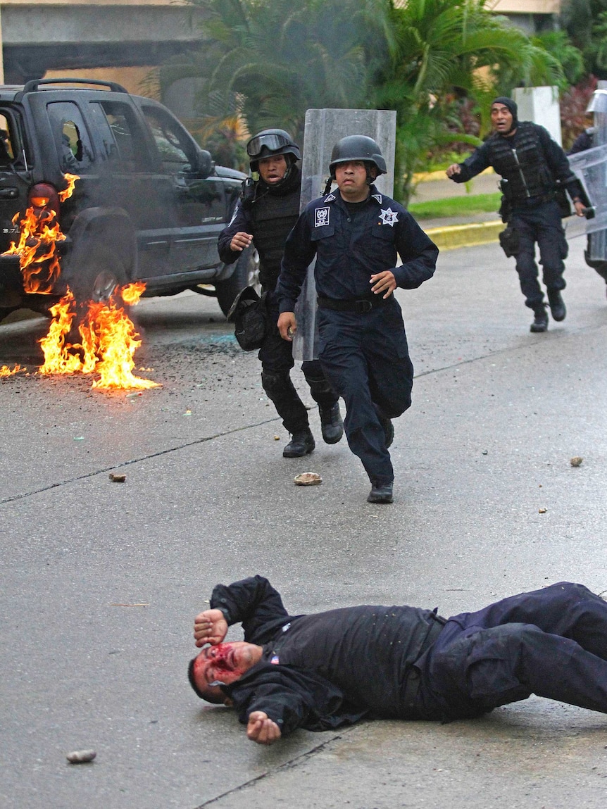 Mexico Riots following massacre of 43 students