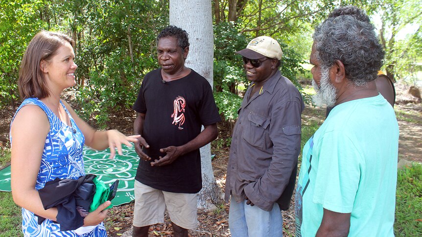 Mikaela Jade meets traditional owners and Indigenous artists at Jabiru.