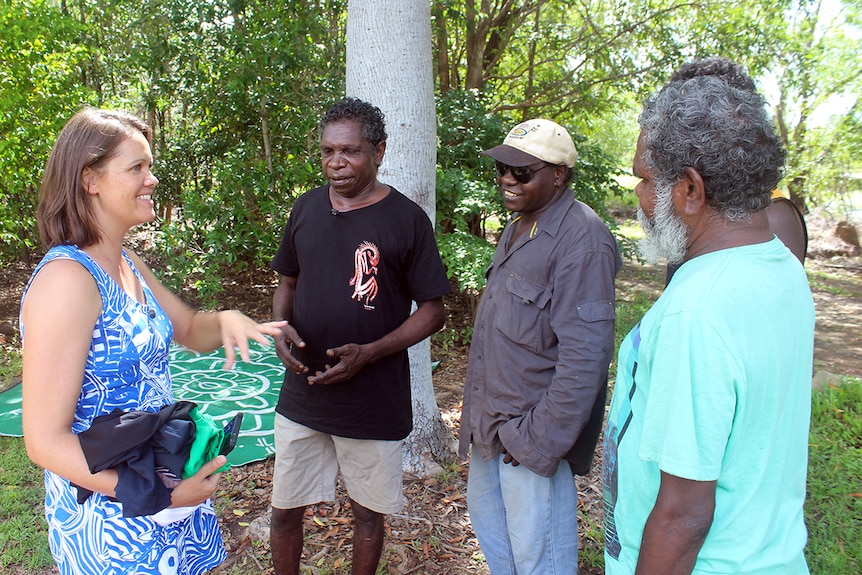 Mikaela Jade meets traditional owners and Indigenous artists at Jabiru.