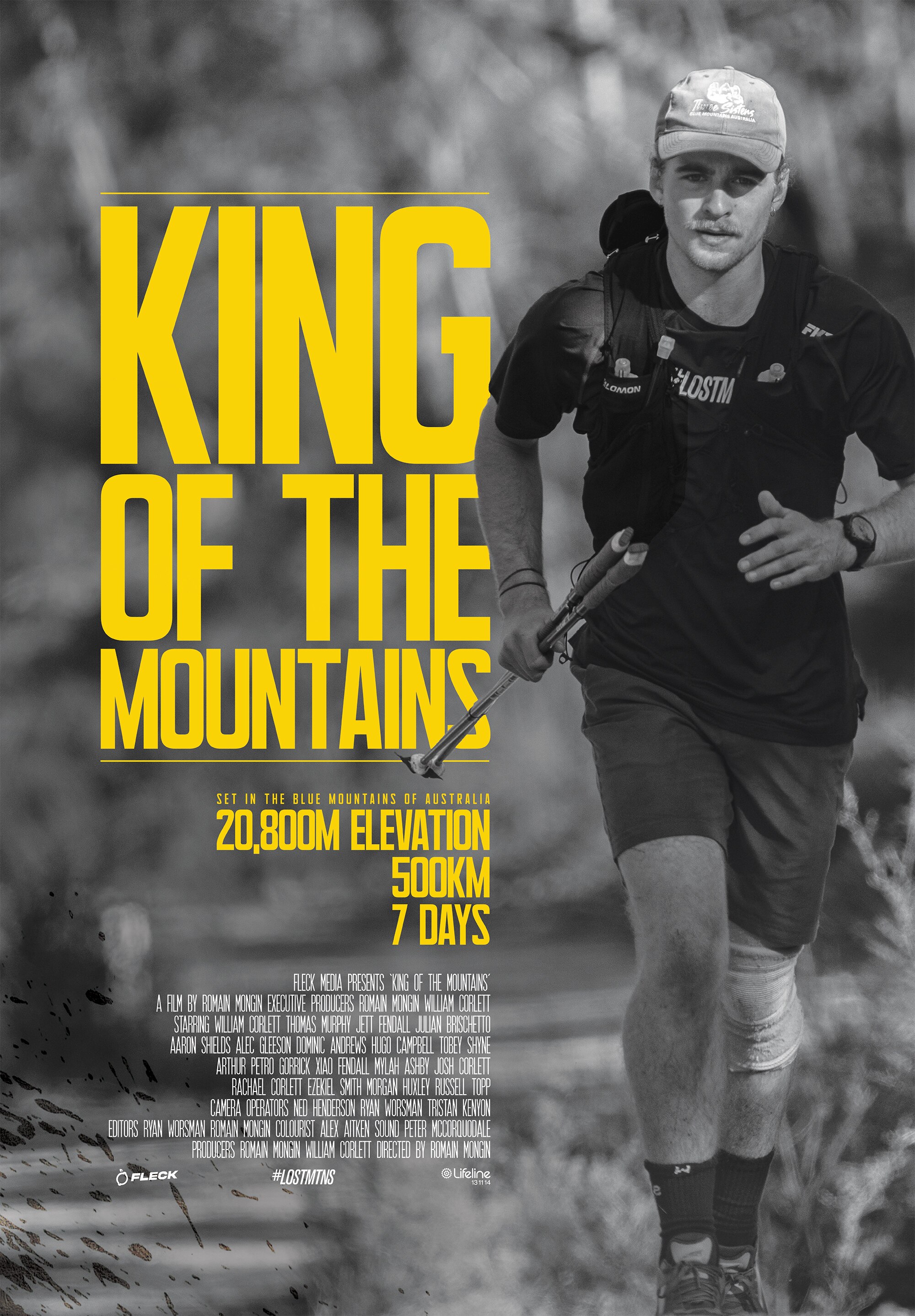 Um homem corre numa paisagem montanhosa.