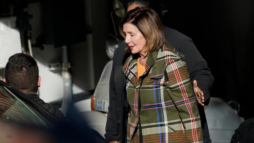 La présidente de la Chambre des États-Unis, Nancy Pelosi, a déclaré que son mari Paul était rentré de l’hôpital alors que sa famille remerciait ses partisans