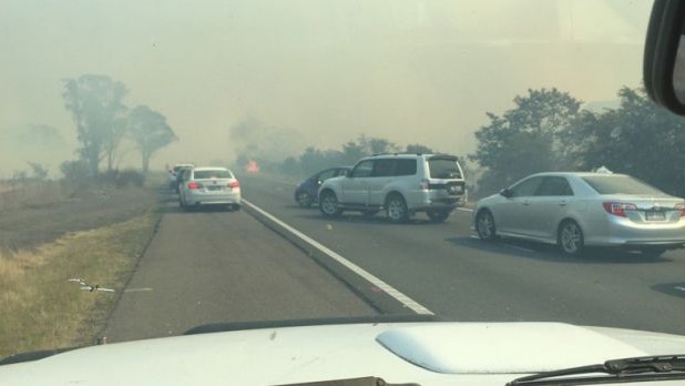 Smoke on road and traffic congestion from grassfire north of Marulan