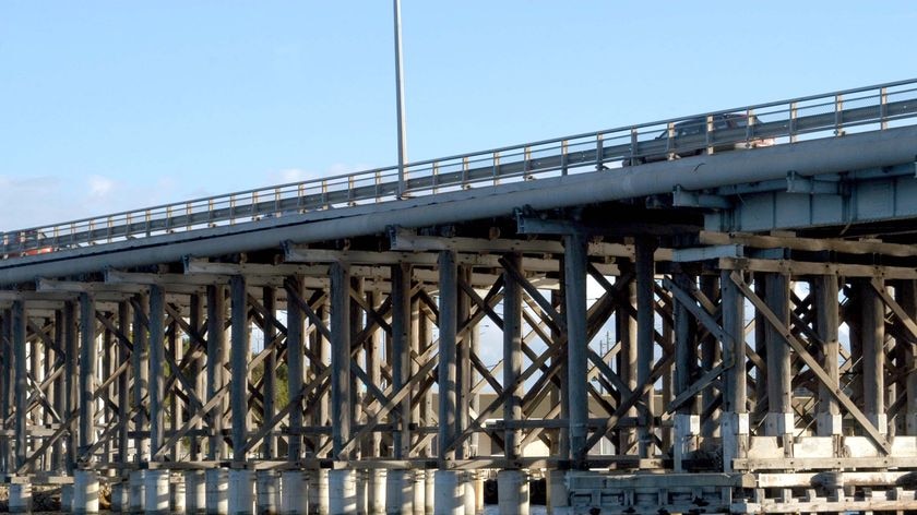 Traffic bridge to re-open