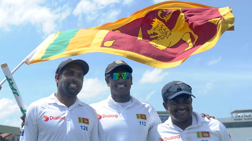 Sri Lanka cricket captain Angelo Mathews, (C) and teammates Rangana Herath (L) and Dilruwan Perera.